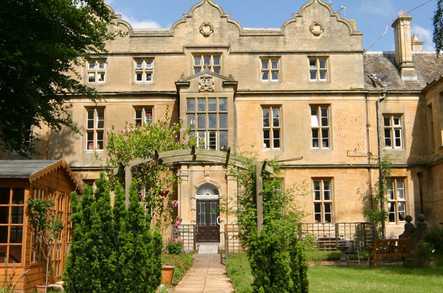 Astley Hall Nursing Home, nursing home in Badby