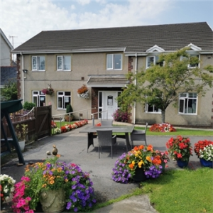 Cedar House Care Home, residential care home in Blaenhonddan