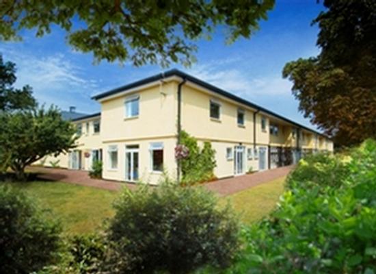 Ashton Lodge Nursing Home, nursing home in Staines