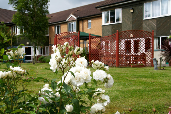 Pinewood Lodge Care Home, residential care home in Watford Rural