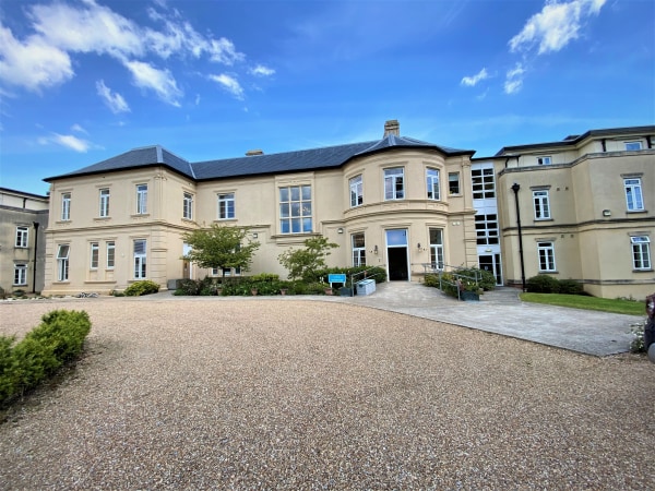 West Cliff Hall Residential Care Home, residential care home in Hythe