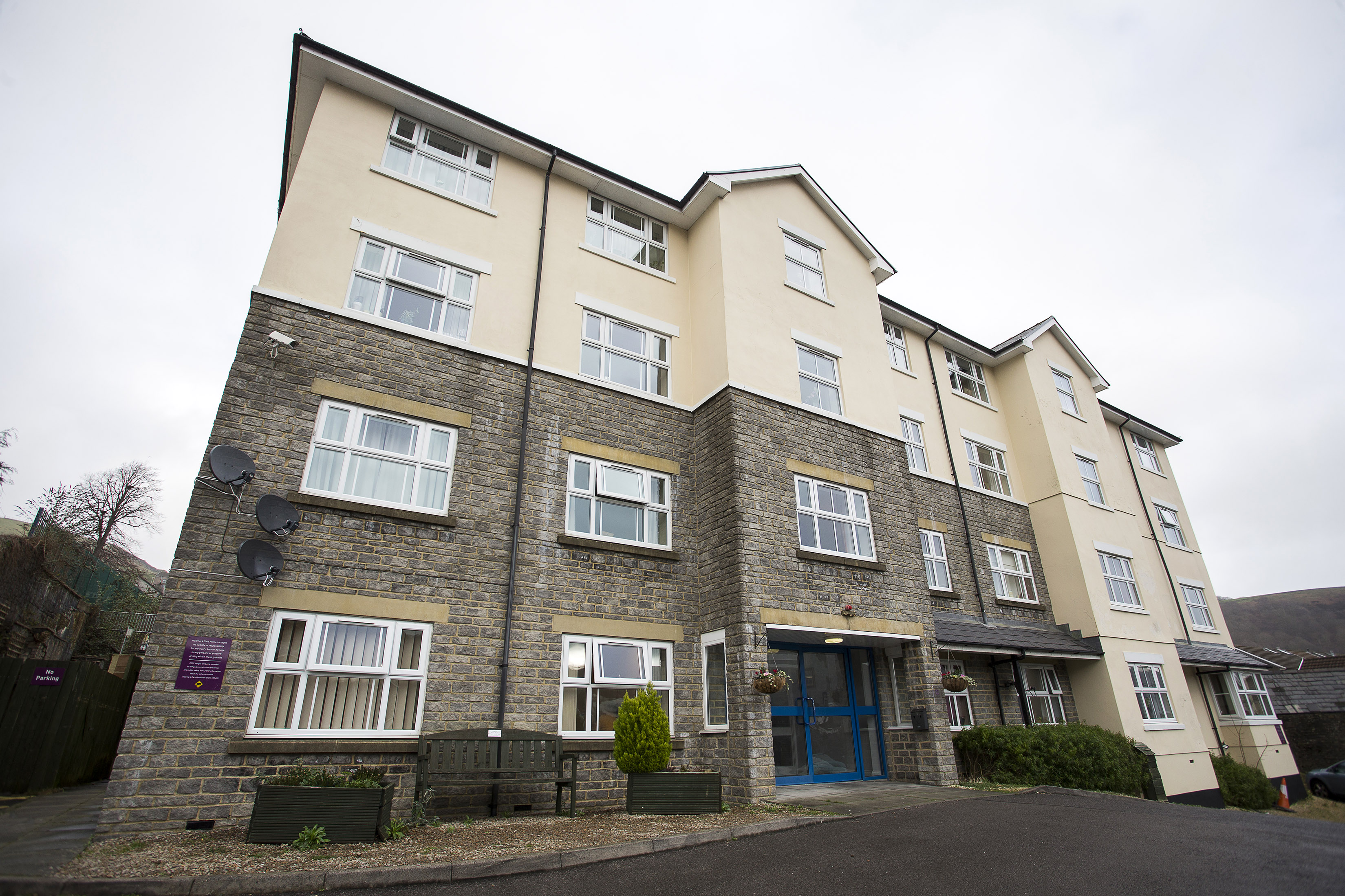 Ty Porth Care Home, residential care home in Cymmer