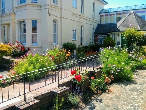 Hollywynd Rest Home, residential care home in Worthing