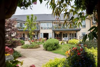Lent Rise House Care Home, residential care home in Colnbrook with Poyle