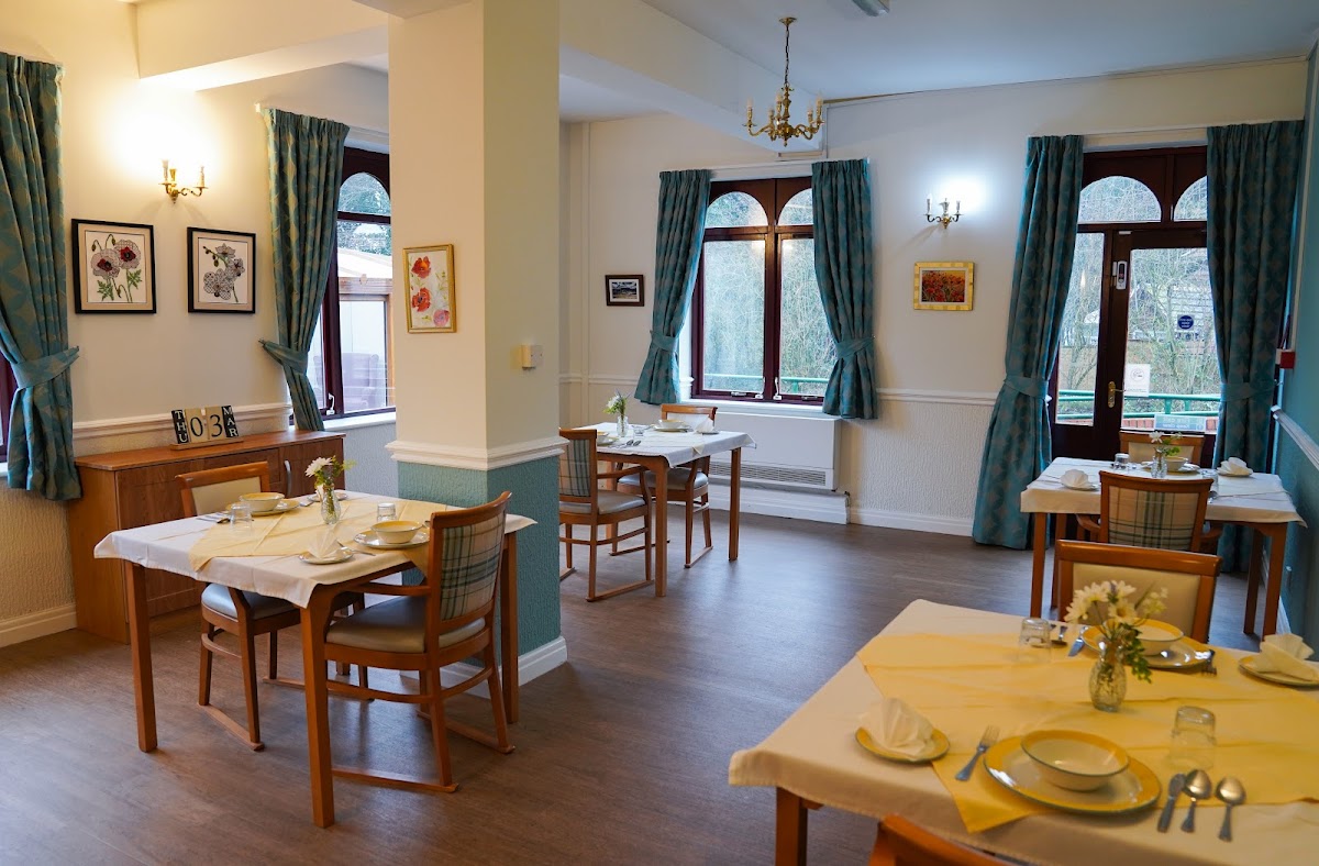 High Peak Care Home, nursing home in Croft