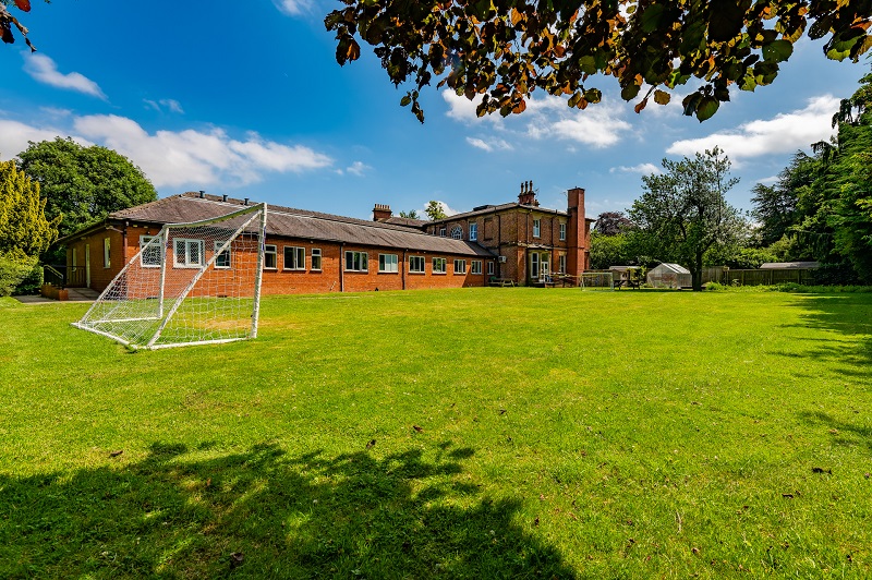 Hollyhurst care home in Darlington