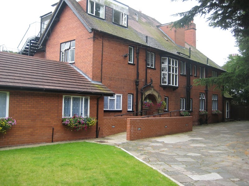 Dundoran, nursing home in Prenton